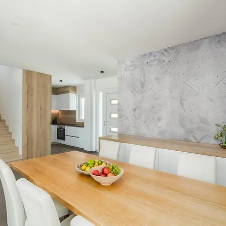 Lanterna 2 By Seeadria Agency * Tar-Vabriga