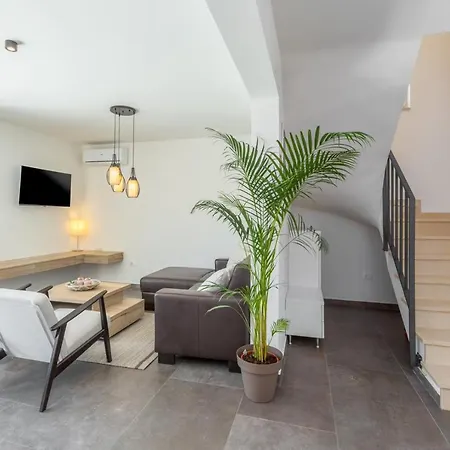 Lanterna 2 By Seeadria Agency